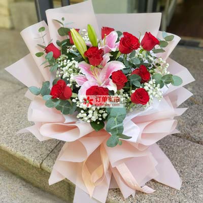 遂宁11朵红玫瑰百合，全世界里只有一个你